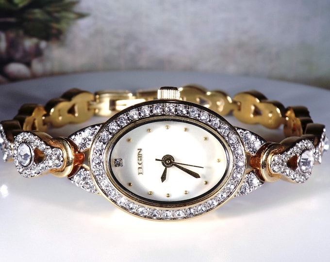 ELGIN Womens Rhinestone Encrusted Quartz Wrist Watch with a Rhinestone Encrusted Bracelet Band - Analog Watch - Vintage Wrist Watch
