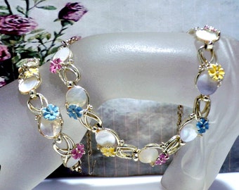 Enamel Flower & Thermoset Discs Necklace and Bracelet Jewelry Set - Pastel Enamel Flowers - Pearlized Thermoset Discs - Vintage Jewelry
