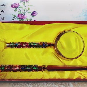 Juego de escritorio: Lupa y abrecartas con esmalte floral cloisonné. Juego de escritorio: Flores azul cobalto, dorado. Juego de escritorio vintage.