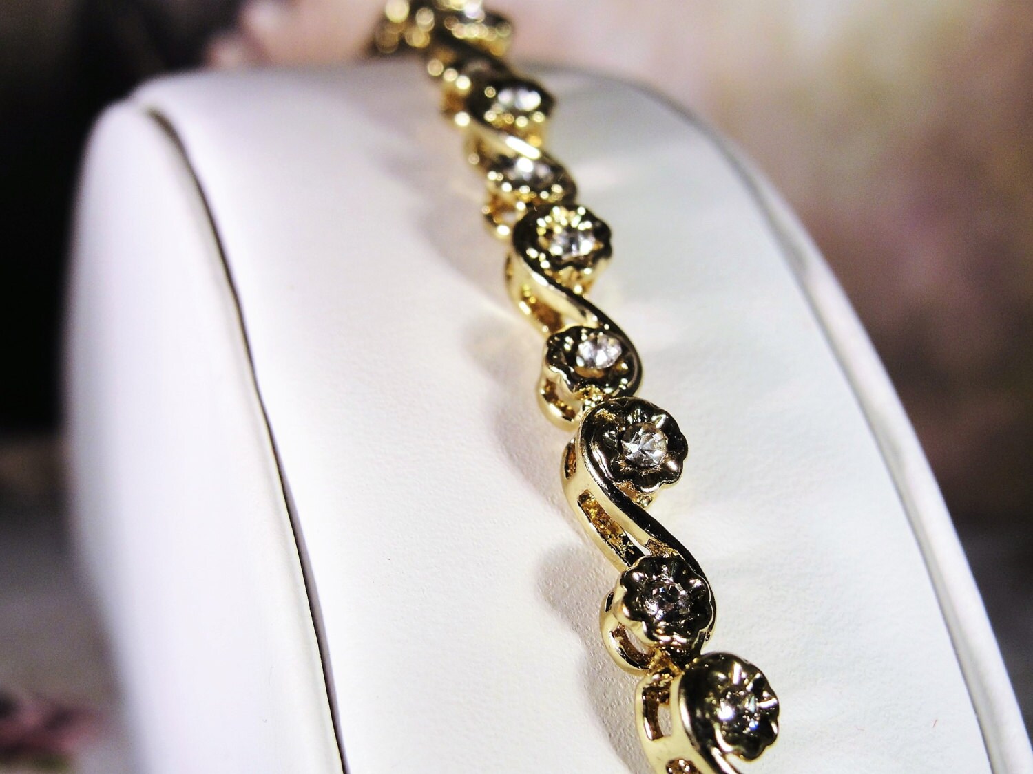 S shaped outlet tennis bracelet