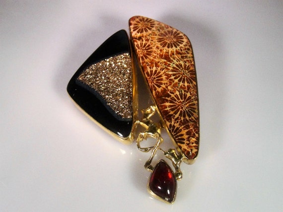 22K Gold Abstract Pendant: Enamel, Diamond Dust &… - image 4