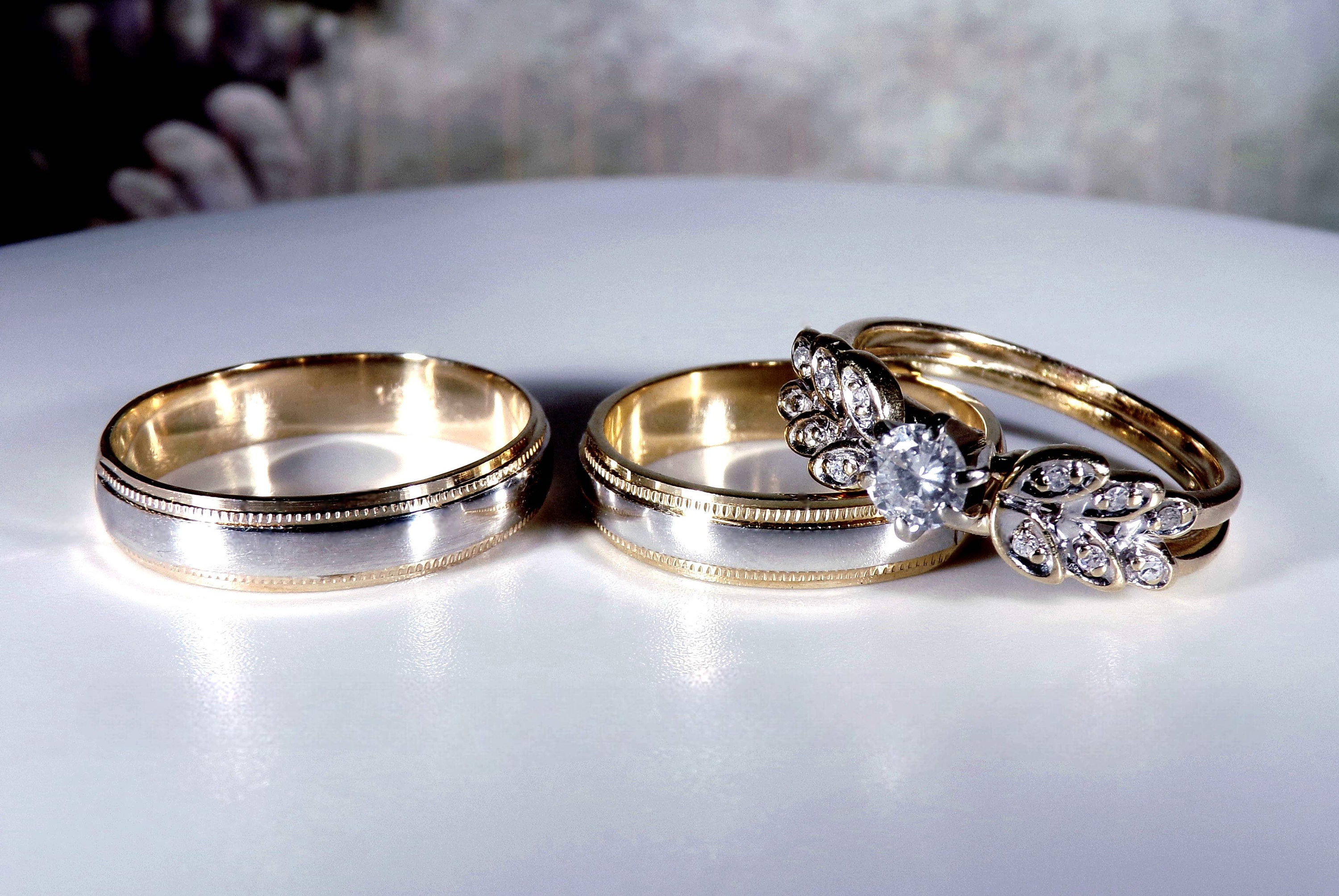22 Carat Gold Bridal Ring - £500.00.00 (SKU:33385)