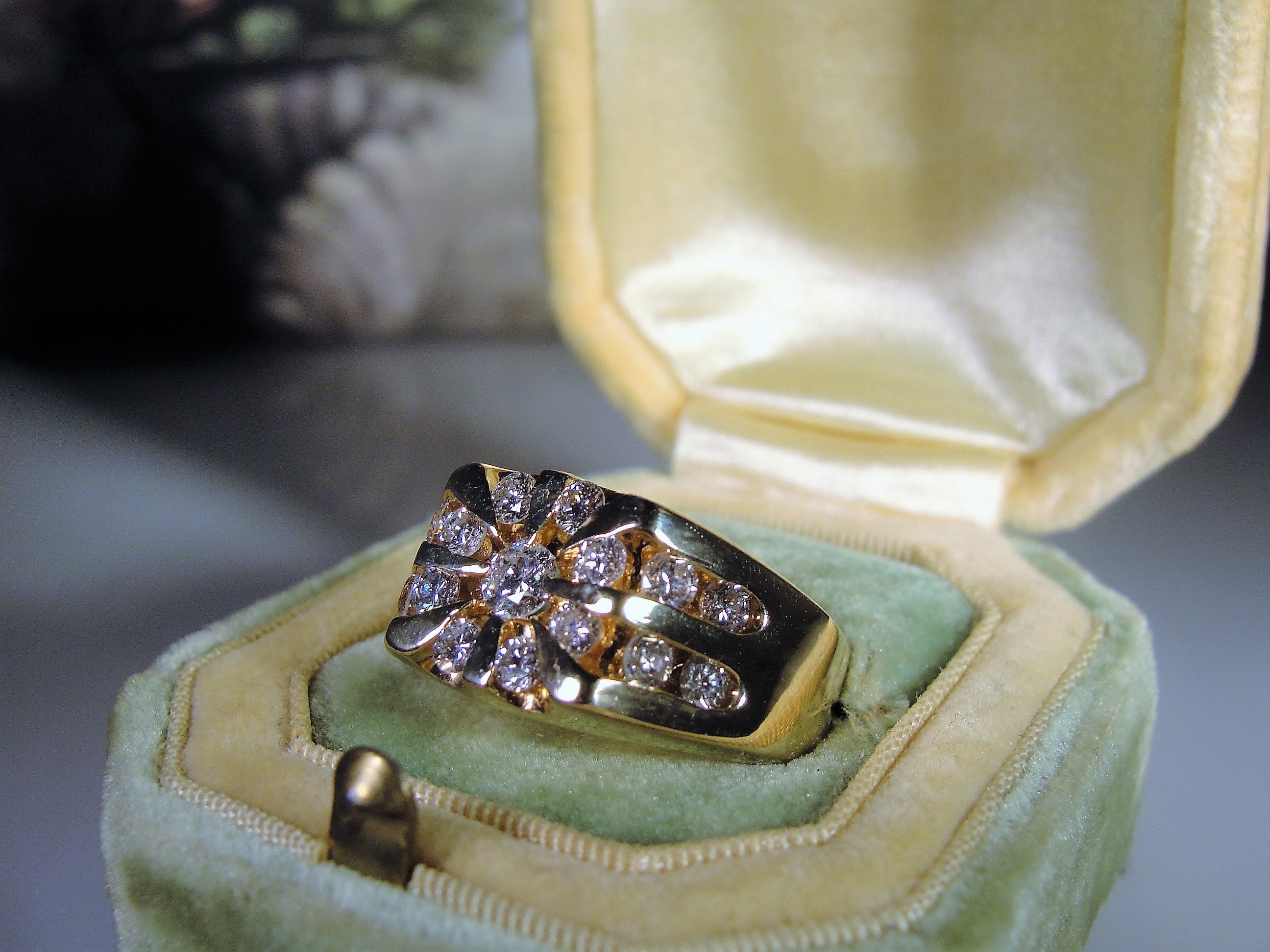 MAGIC GLO 14K Yellow Gold Man’s Diamond Starburst Ring, Gentleman’s