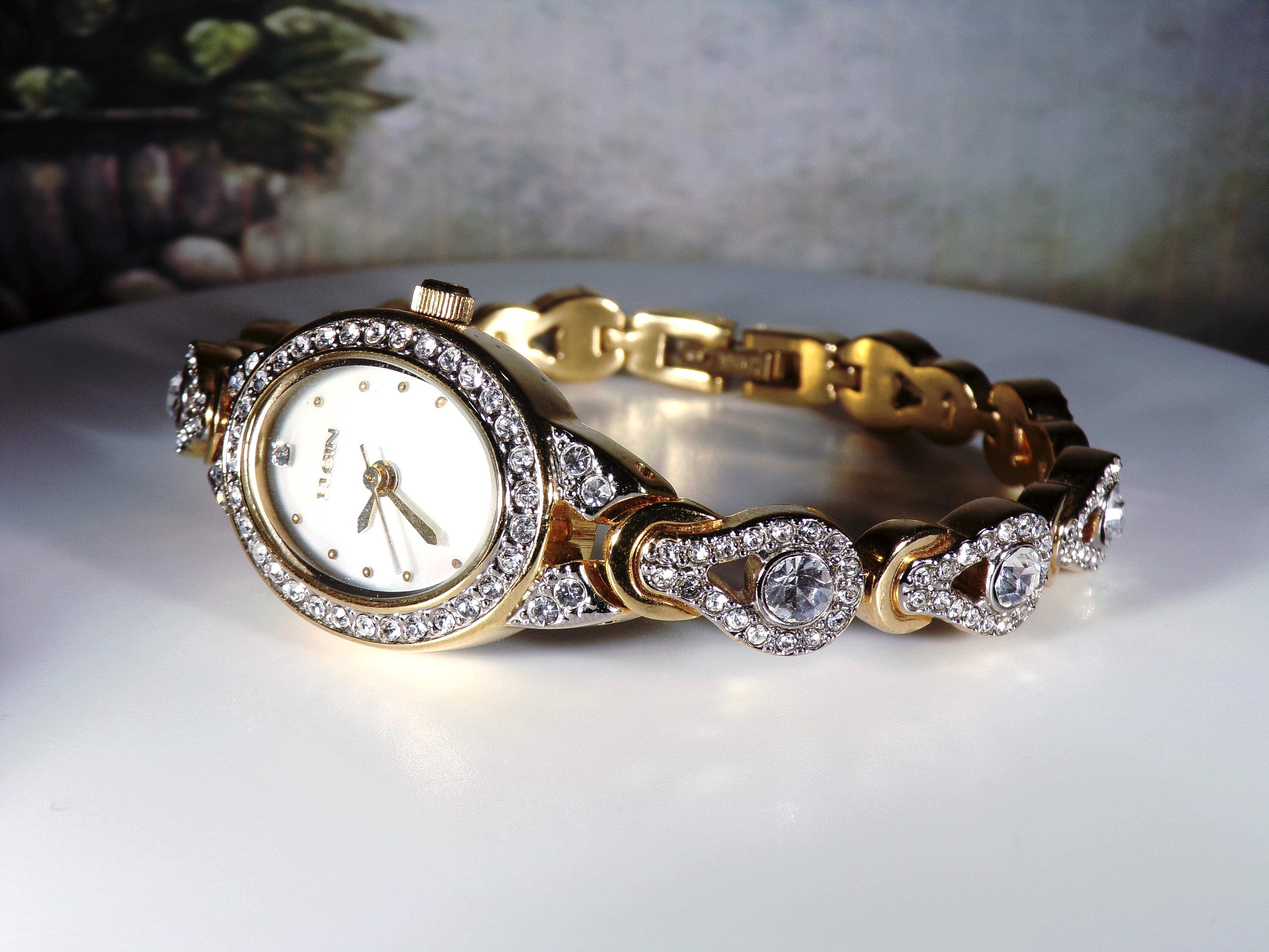 Womens Watch Elgin Womens Rhinestone Encrusted Quartz Wrist Watch W rhinestone Encrusted Bracelet Band Analog Watch Vintage Wristwatch Etsy Canada
