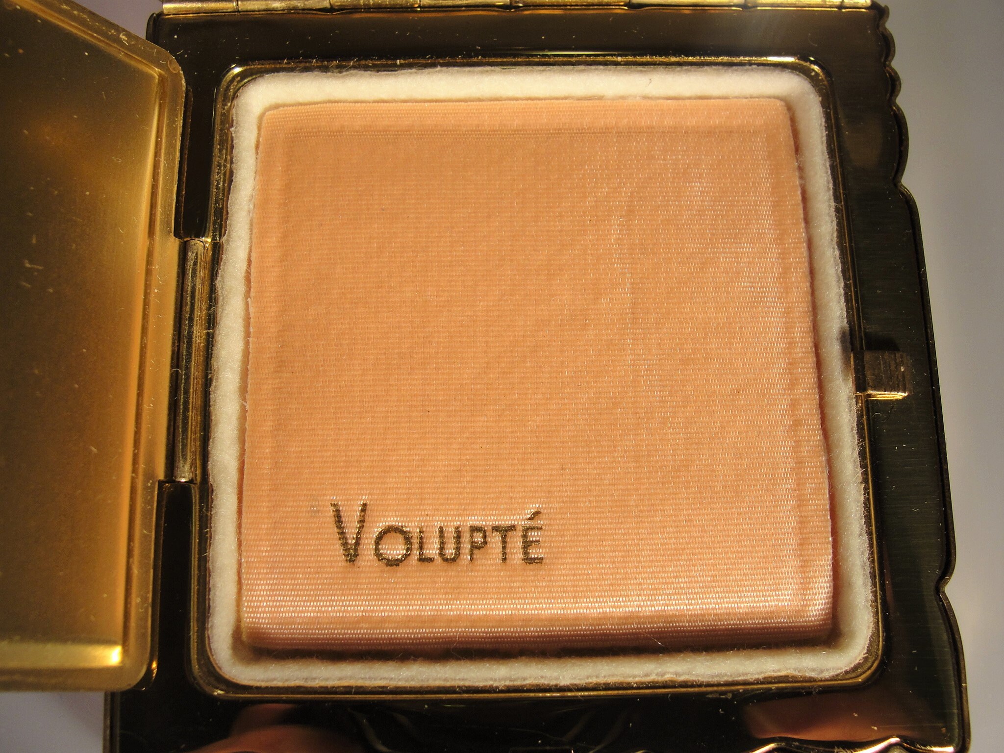 VOLUPTE Powder Compact with Mirror and Powder Puff, Purse Compact