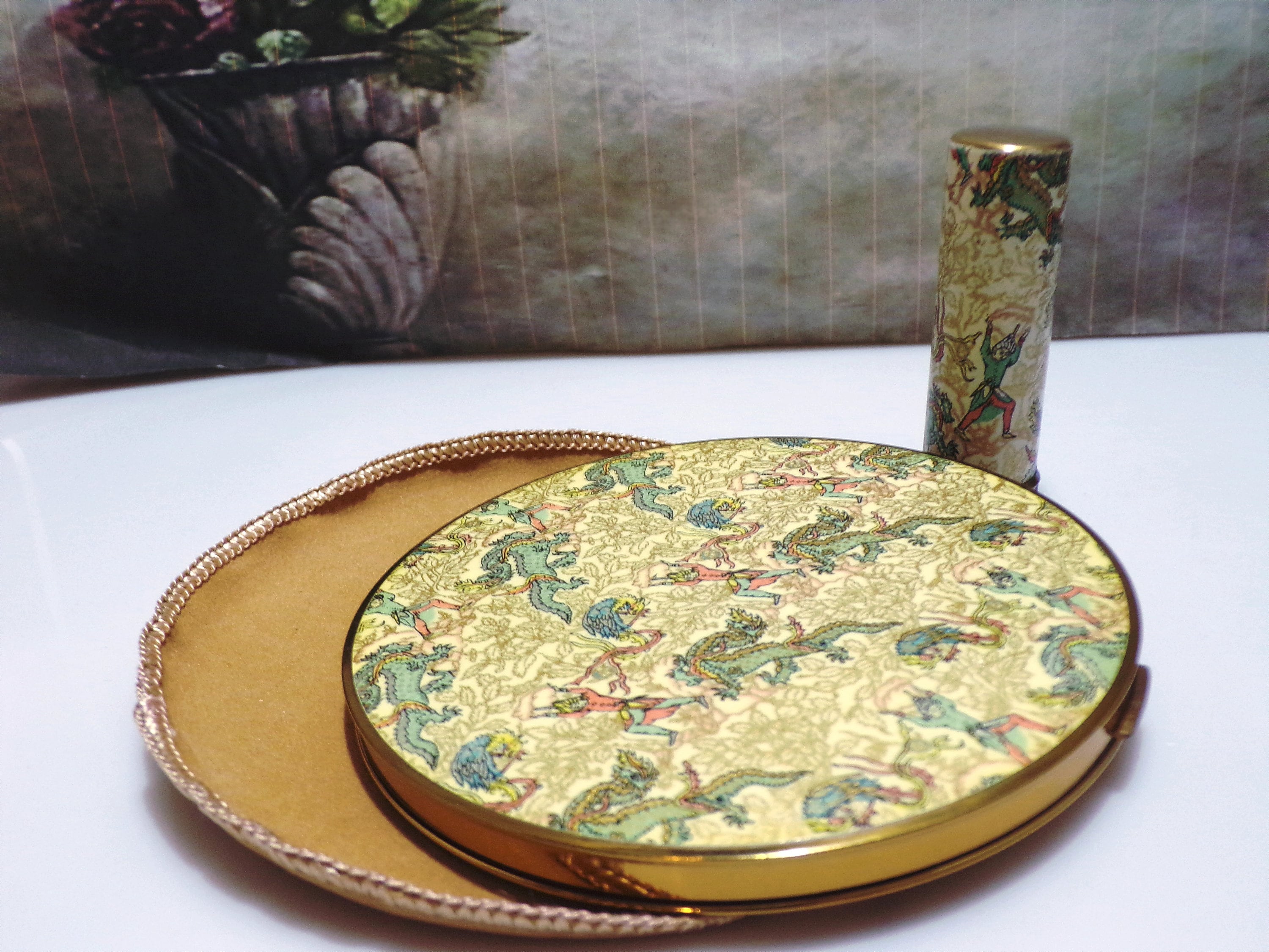 Vogue Vanities “Prelude to Beauty” Gift Box, Powder Compact Mirror and