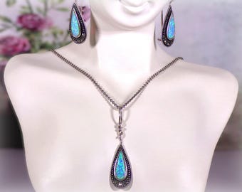 Conjunto vintage de joyas de opalita en plata de ley: collar y pendientes de lágrima de marcasita