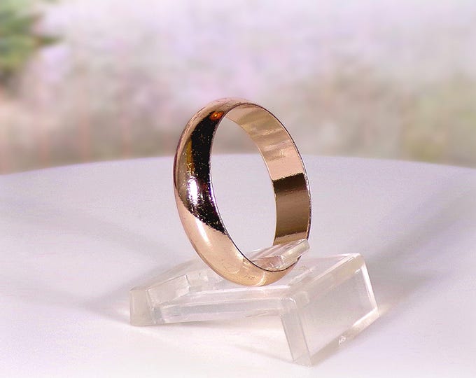 Band Ring - Gold Toned Band Ring – Classic Dome Band Ring – Simple Ring – Size 7.5 – Vintage Ring – Fashion Accessory – Comfort Fit Ring