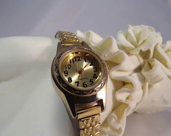 Womens Stretch Band Wristwatch – Armitron Gold Tone Quartz Watch – Second hand – Vintage