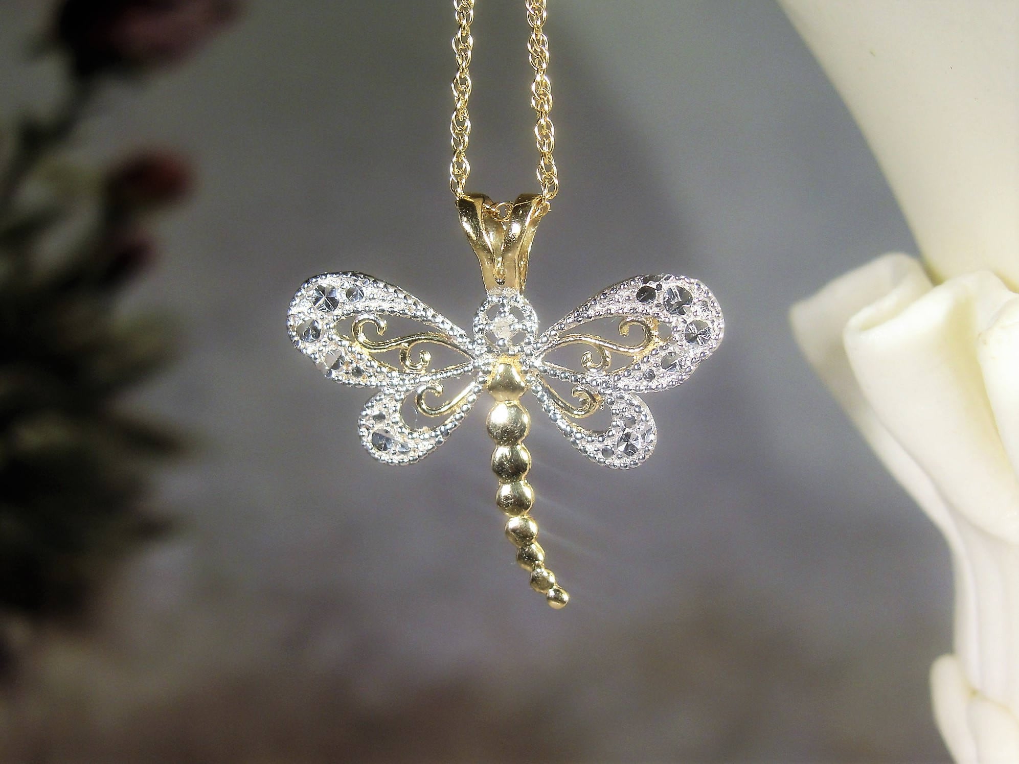 Yellow and White Dragonfly Necklace Yellow and White Dragonfly Necklace