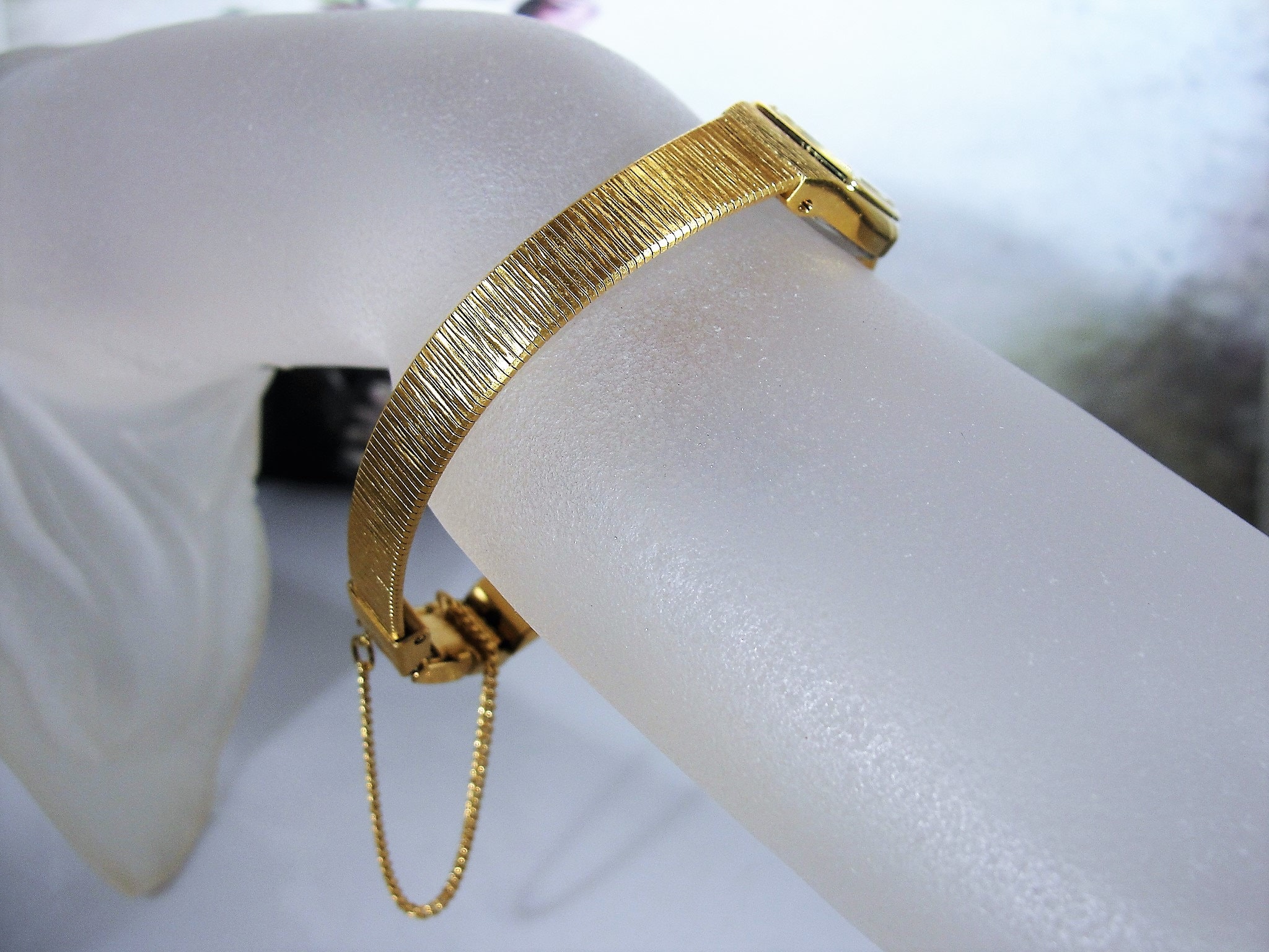 CITIZEN Womenâs Quartz Gold Tone Wrist Watch, 5920-S0150, Ladies Wrist Watch, 1970s Wrist Watch
