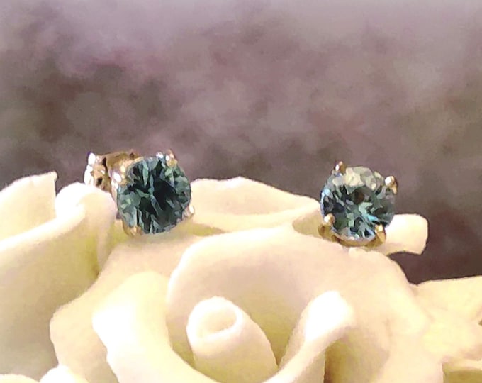 Topaz Earrings - 14K Yellow Gold 5mm Swiss Blue Topaz Stud Earrings - Stud Earrings - Pierced Earrings - Gift for Her - Vintage Earrings