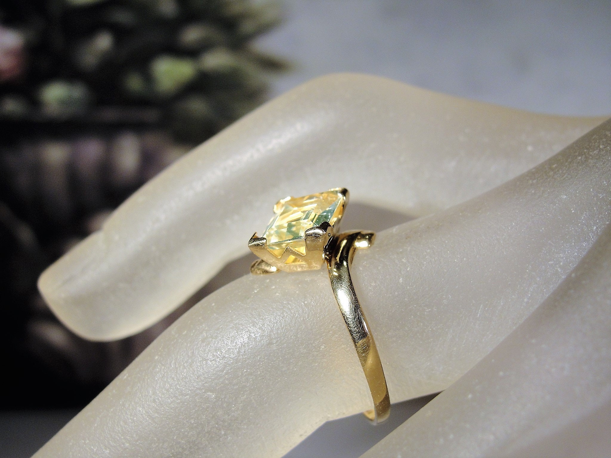 10K Green Spinel Ring, Pale Green Spinel Ring, 1.5 Carat Ring, Emerald