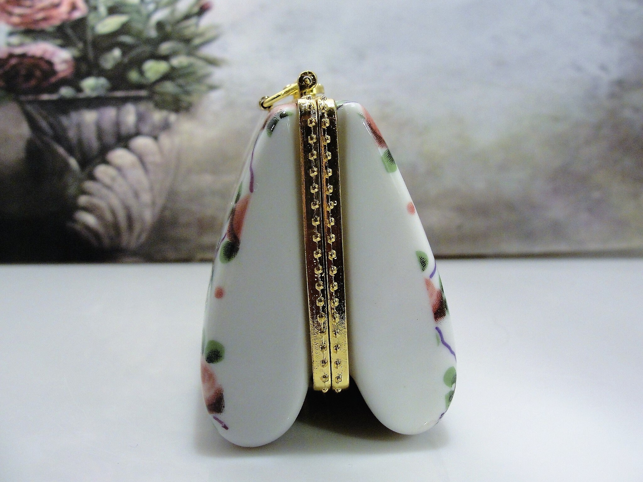 Porcelain Rose Purse, Purse Trinket Box, Purse Pill Box, Porcelain