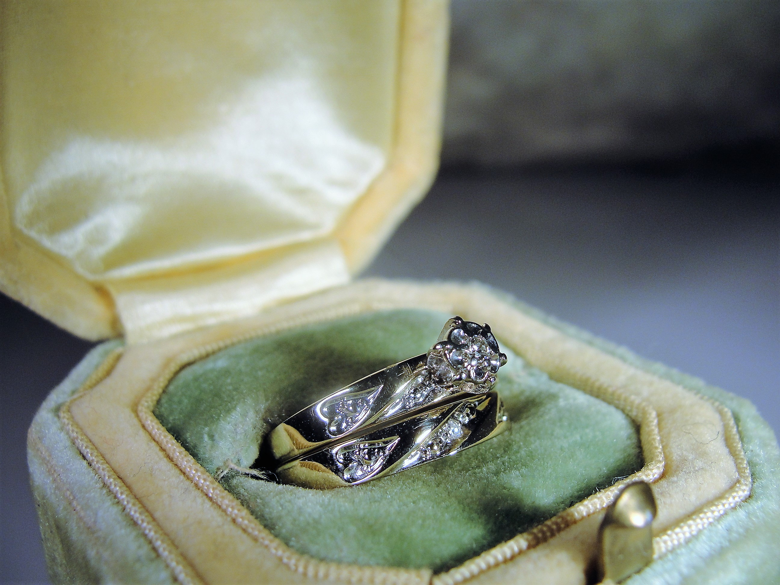 LOVE STORY 10K Diamond Bridal Ring Set, Heart Design Wedding Rings