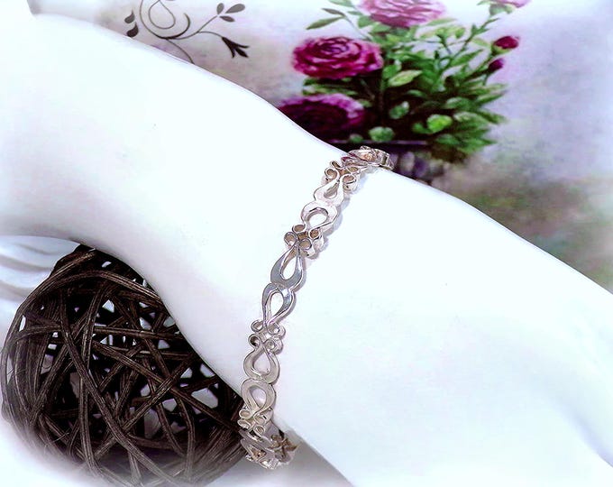 Bracelet - Sterling Silver Open Metalwork Bangle - Vintage