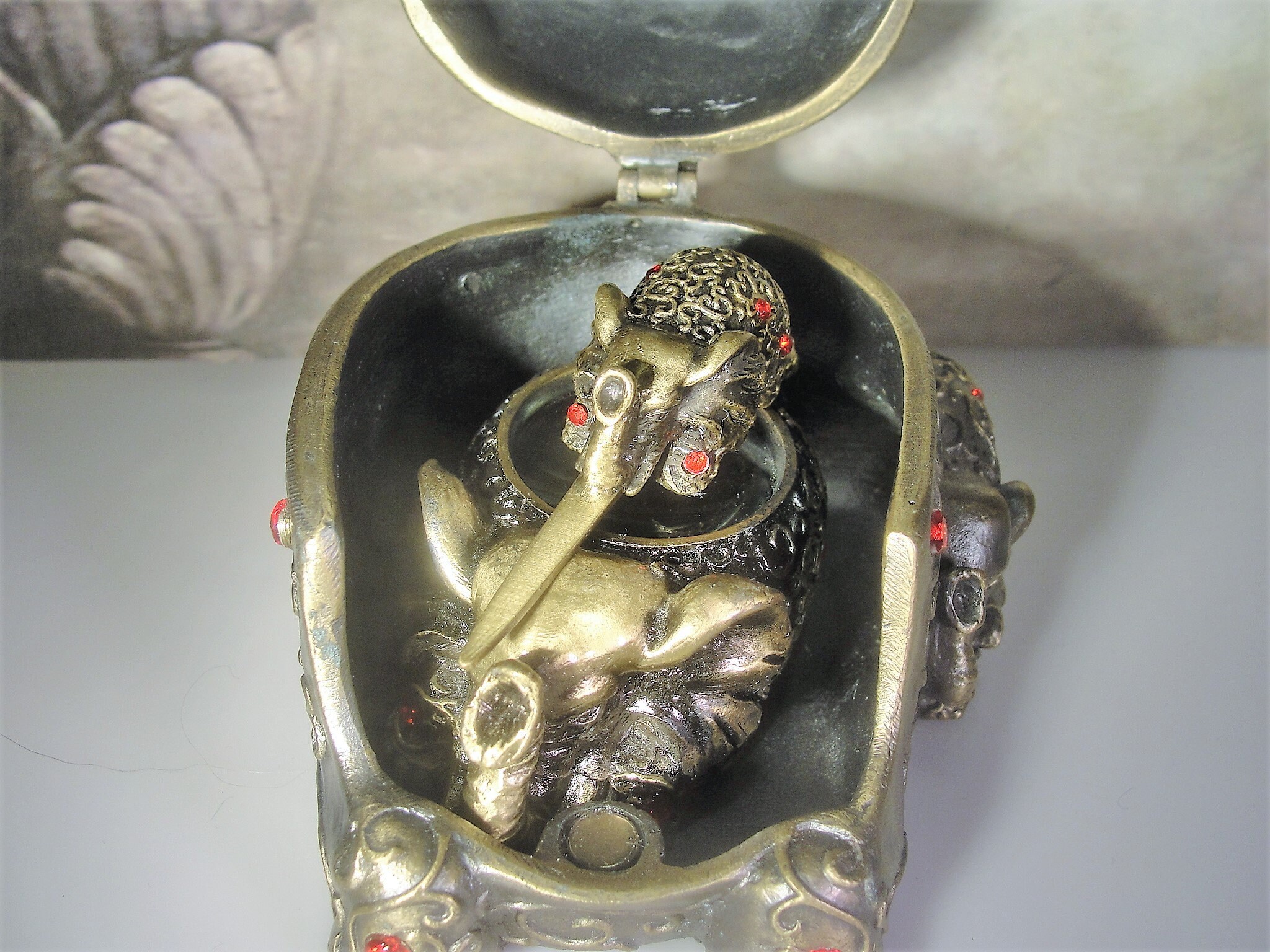 BOMBAY COMPANY, Brass Elephant Set, Rhinestone Encrusted Elephants