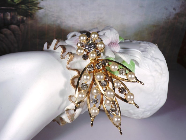 Pearl Brooch, Vintage Pearl & Rhinestone Bouquet Shaped Fashion Brooch, Gold Tone Brooch, Pearl Bouquet Brooch, Vintage Brooch image 8