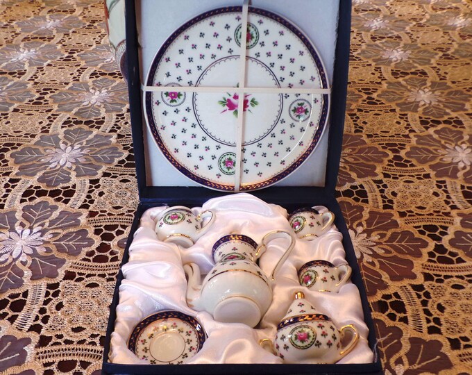 Small Vintage Porcelain Tea Set Perfect for a Child – Royal Elfreda Allison L.L. Porcelain Set – Comes in a Snap Lock Case – Collectible