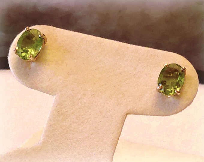Peridot Earrings - 14K Yellow Gold Green Oval Peridot Stud Earrings - Stud Earrings - Pierced Earrings - Gifts for Her - Vintage Earrings