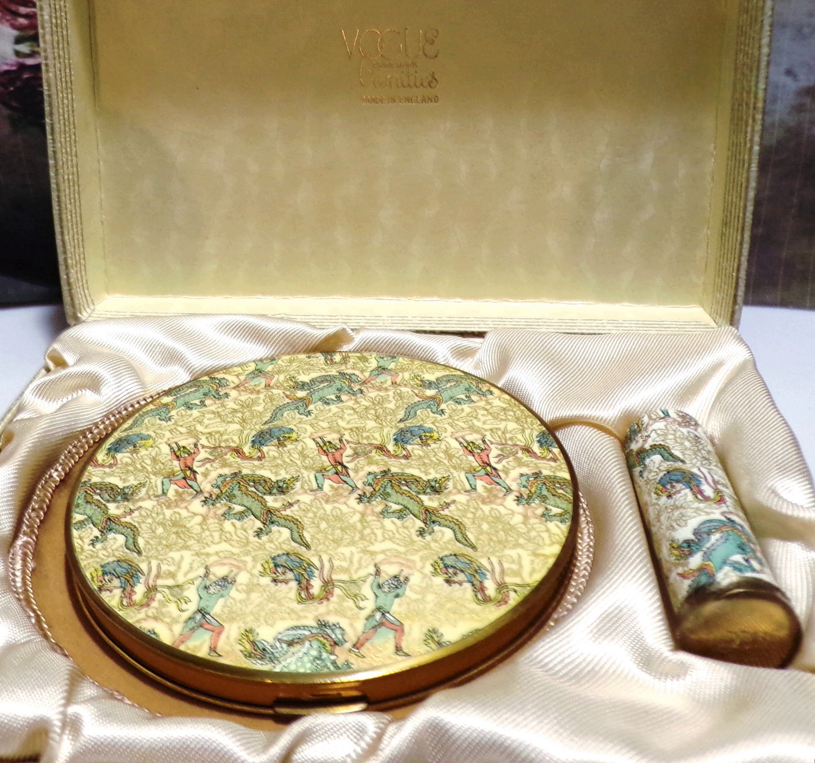 Vogue Vanities “Prelude to Beauty” Gift Box, Powder Compact Mirror and