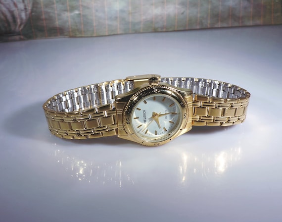 HELBROS Women’s Wristwatch, Quartz Analog with Se… - image 2