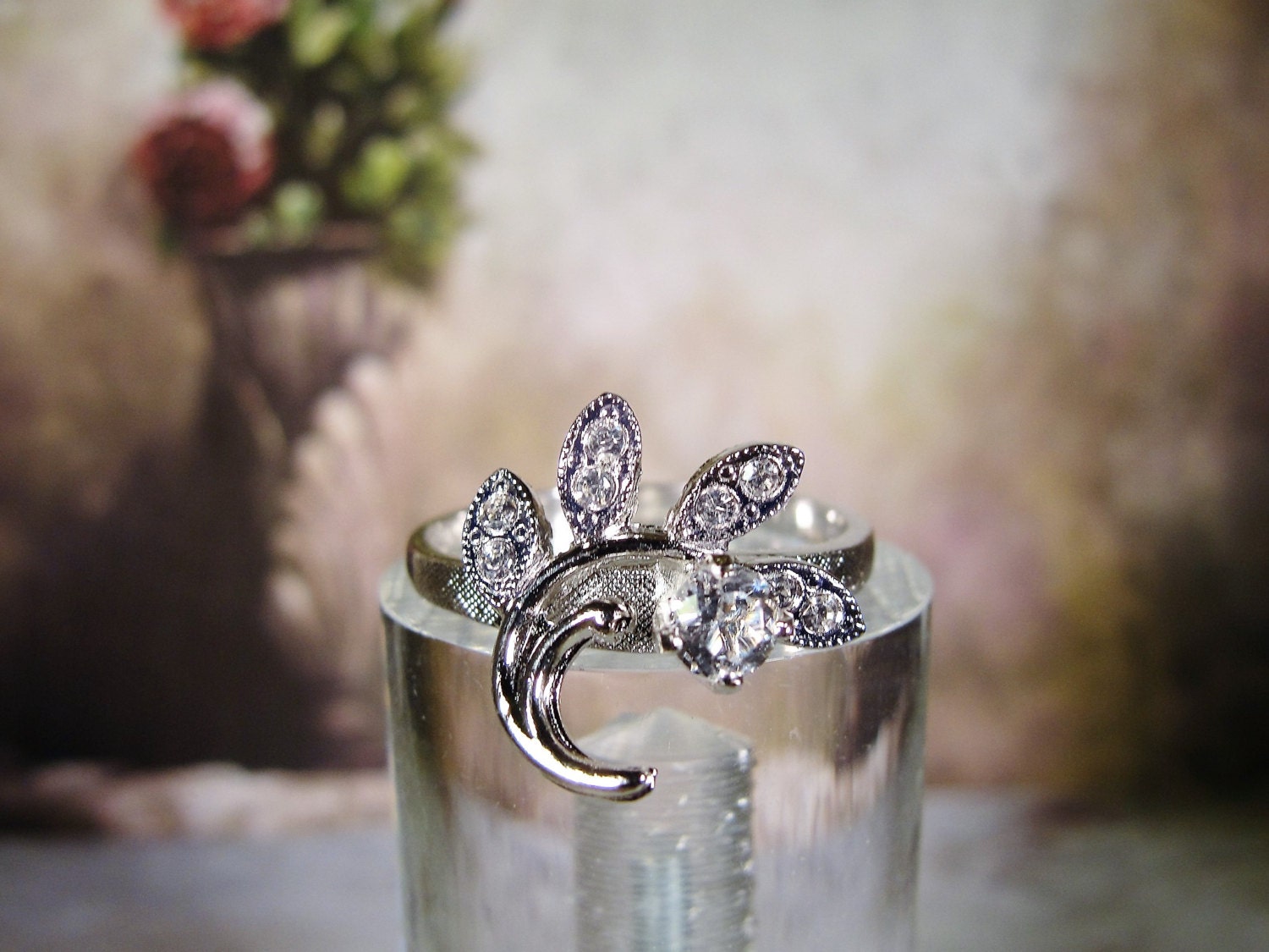 Draai vast Klokje Wet en regelgeving ESPO Ring, 14KT GE White Gold Plated Ring, Flower and Leaf Rhinestone Ring, Fashion Ring, Flower Ring, Leaf Ring, Vintage Ring, Size 8.25 Draai vast Klokje Wet en regelgeving ESPO Ring, 14KT GE White Gold Plated Ring, Flower and Leaf Rhinestone Ring, Fashion Ring, Flower Ring, Leaf Ring, Vintage Ring, Size 8.25