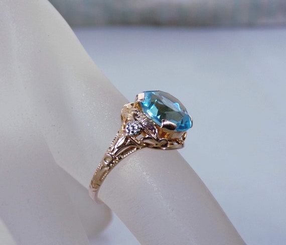 Victorian 10K Yellow Gold Swiss Blue Glass Ring Detailed