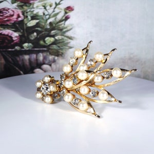 Pearl Brooch, Vintage Pearl & Rhinestone Bouquet Shaped Fashion Brooch, Gold Tone Brooch, Pearl Bouquet Brooch, Vintage Brooch image 2