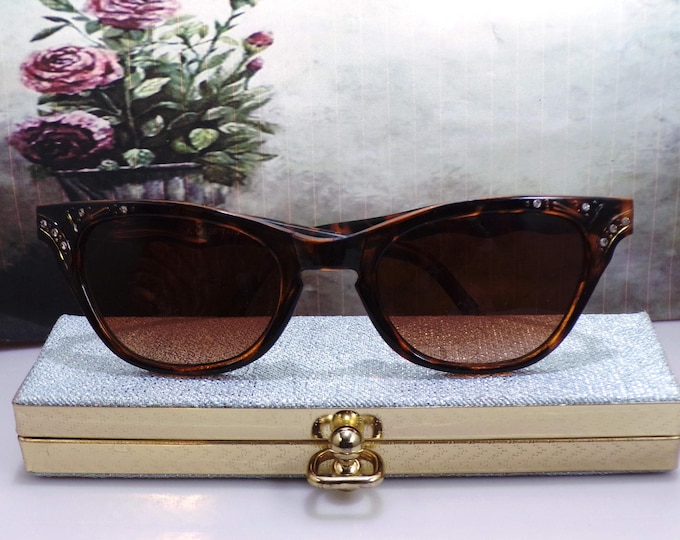 Cat Eye Sunglasses – Rhinestone Accented Tortoise Cat Eye Sunglasses with Sparkly Brocade Case – Polaroid Lenses – 1950s Eye Case – Vintage