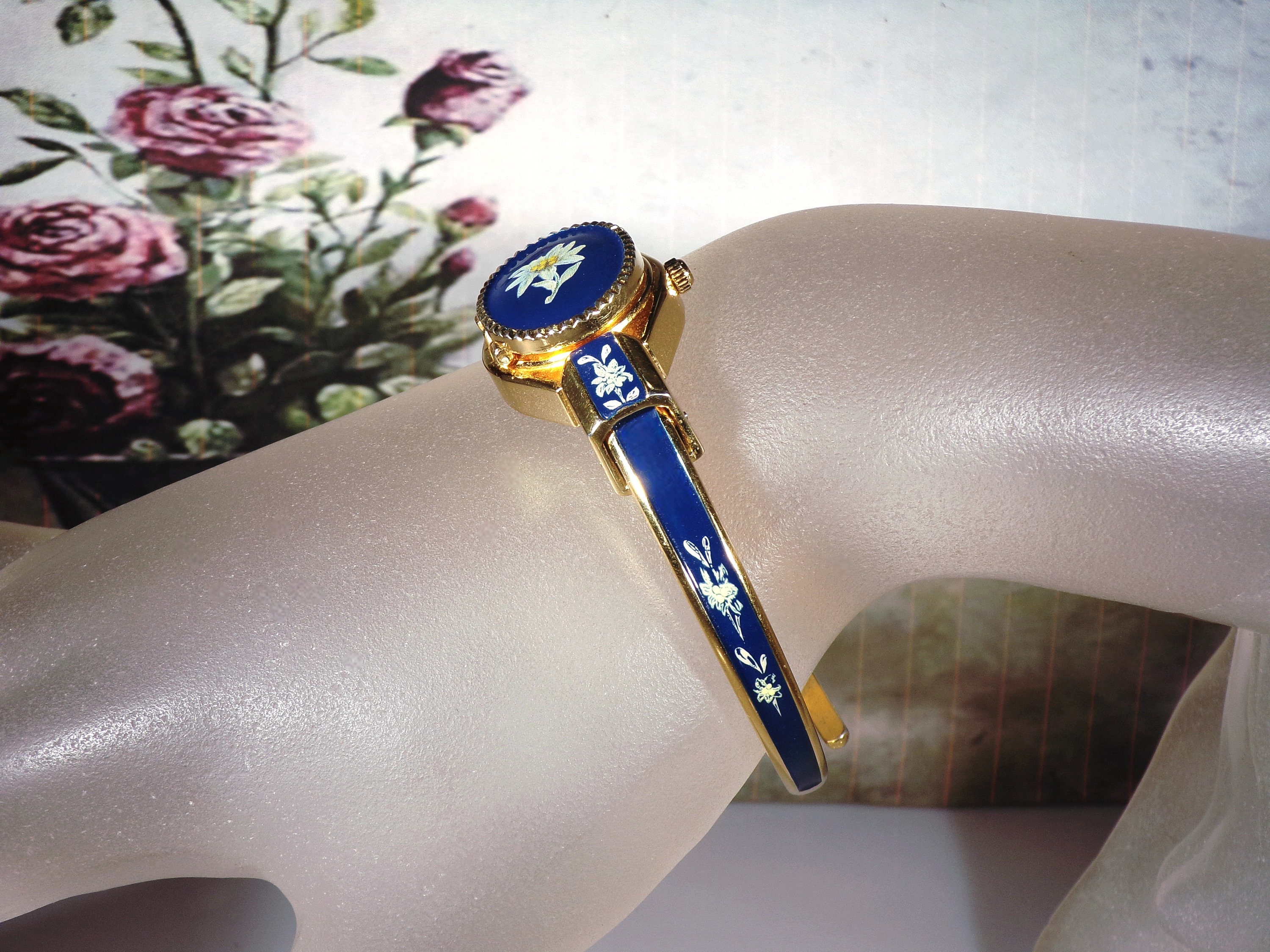 Swiss Made ANDRE MOUCHE Bangle Wrist Watch, Edelweiss Design with Dark Blue Enamel Background, Hidden Watch with Cover, Vintage Wristwatch Swiss Made ANDRE MOUCHE Bangle Wrist Watch, Edelweiss Design with Dark Blue Enamel Background, Hidden Watch with Cover, Vintage Wristwatch