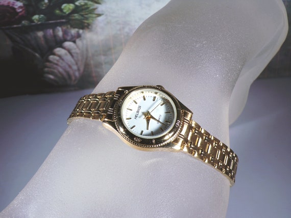 HELBROS Women’s Wristwatch, Quartz Analog with Se… - image 8