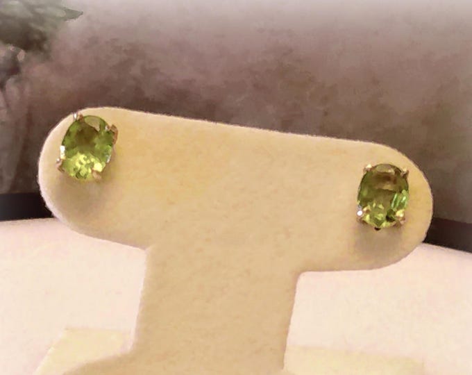 Peridot Earrings - 14K Yellow Gold Green Oval Peridot Stud Earrings - Stud Earrings - Pierced Earrings - Gifts for Her - Vintage Earrings