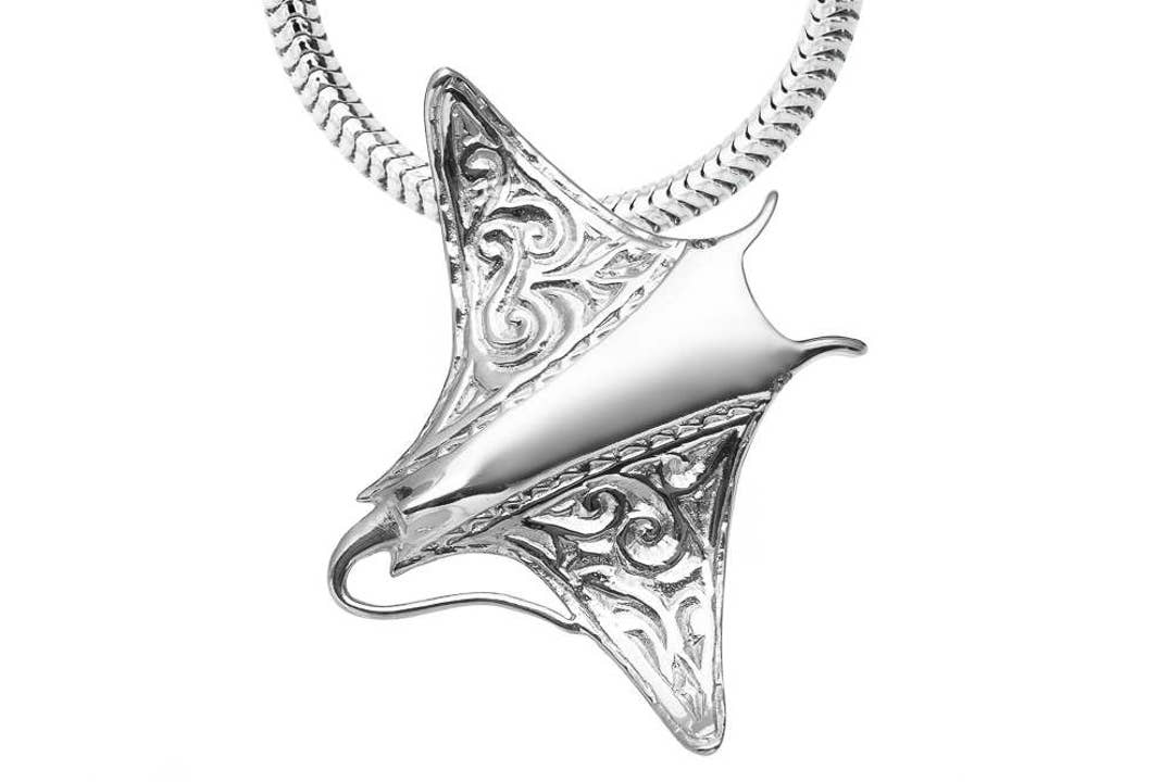 Collar de mantarrayas grabado 039 Colgante de manta raya - Etsy España