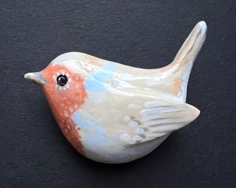 Vogel Brosche Rotkehlchen, schrullig Beige kleine Rotkehlchen Ton Pin, Geschenk für Vogel-Liebhaber, Tier Schmuck, 40 x 35 mm