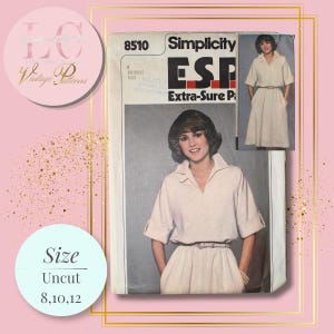 Könnte beinhalten: Vintage Simplicity ESP Extra-Sure Schnittmuster 8510 für ein Kleid. Das Schnittmuster enthält die Größen 8, 10 und 12. Das Cover zeigt eine Frau, die das Kleid trägt. Das Schnittmuster ist ungeschnitten.