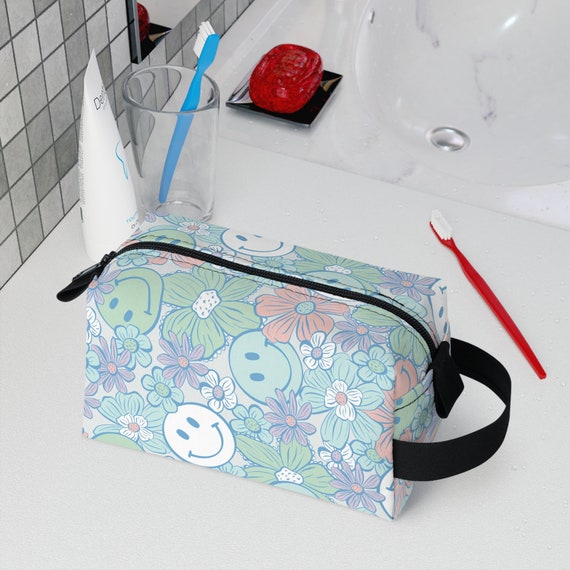 flower design travel toiletry bag Luxe Gloss Wash Set Stay organized in style with the Dahlia Hanging Toiletry Bag Coral Flowers ~ Quilted Toiletries