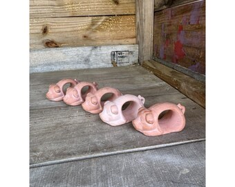 Juego vintage de 5 servilleteros de terracota con forma de cerdito.
