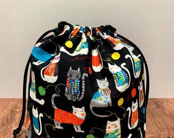 Bolsa para proyectos de gatos - Hecha a mano - Bolsa con cordón - Bolsa para tejer - Bolsa para ganchillo - Bolsa para punto de cruz - Bolsa para juguetes - Bolsa de bingo - Gatos - Ovillos de lana