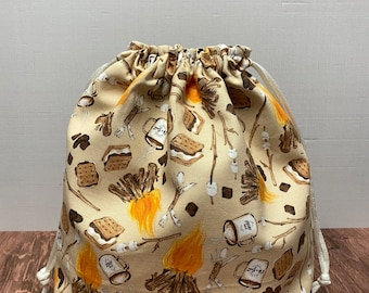 Bolsa para proyectos de S'mores - Bolsa con cordón - Bolsa para tejer - Bolsa para ganchillo - Bolsa para lana - Bolsa para bingo - Bolsa para punto de cruz - Malvaviscos - Fogata - Camping