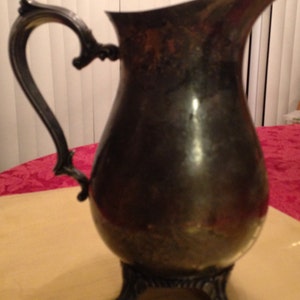 Vintage Wm Rogers ornate silver plated footed water pitcher 817