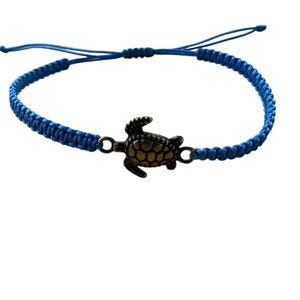 Macrame bracelet with bronze turtle – handmade & customizable