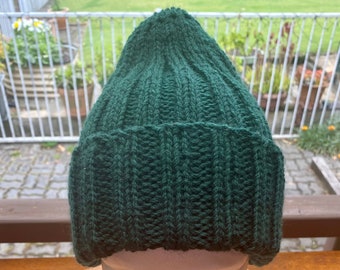 Mens knitted beanie. Mens green knit hat. Unisex knit hat. Ladies knit hat. Ladies green beanie. Pure wool beanie. Australian knitted hat