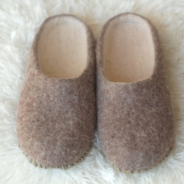 Natural wool felted men slippers. Eco home shoes.Latex sole.