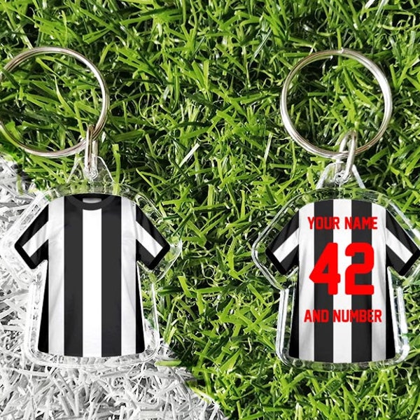 Black and white t-shirt keyring / keychain. Fully personalised with name and number. Football soccer gift