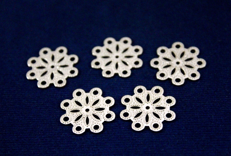 25 pcs 18 mm Brass Round Brass Charms Silver Tone Color