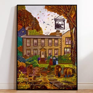 Puede incluir: Impresión enmarcada de una pintura detallada que representa una casa de piedra con un letrero que dice "Furness". La escena incluye un jardín, lápidas y figuras con vestimenta de época, con follaje otoñal.
