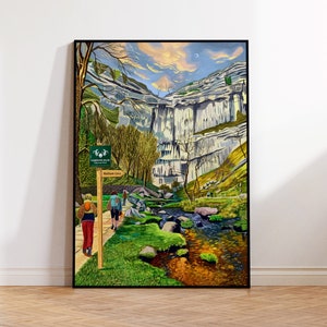 Può includere: Una stampa artistica incorniciata raffigurante un paesaggio con una cascata, un fiume e un sentiero. L'immagine include un cartello e figure che camminano. La tavolozza dei colori è dominata da verdi, blu e marroni.