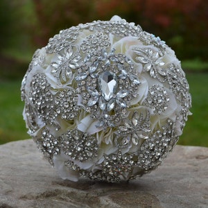 Ready to ship - Full Price 7 inches Ivory Silk Floral Bouquet, Bridal Brooch Bouquet, Wedding Bouquet, Silver Brooch Bouquet.