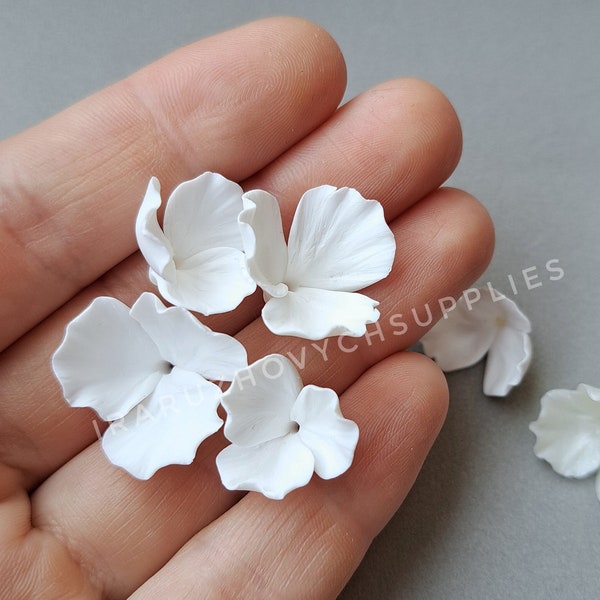 10 pièces Fleur de fleurs à 3 pétales, perle de fleur en argile polymère